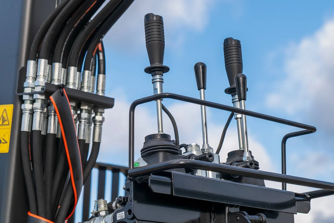 BMF Forestry Machinery / Valves and Joysticks